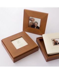 Foto-/albumbokser i tre med ramme. Passer til album eller foto 16x16 cm.
